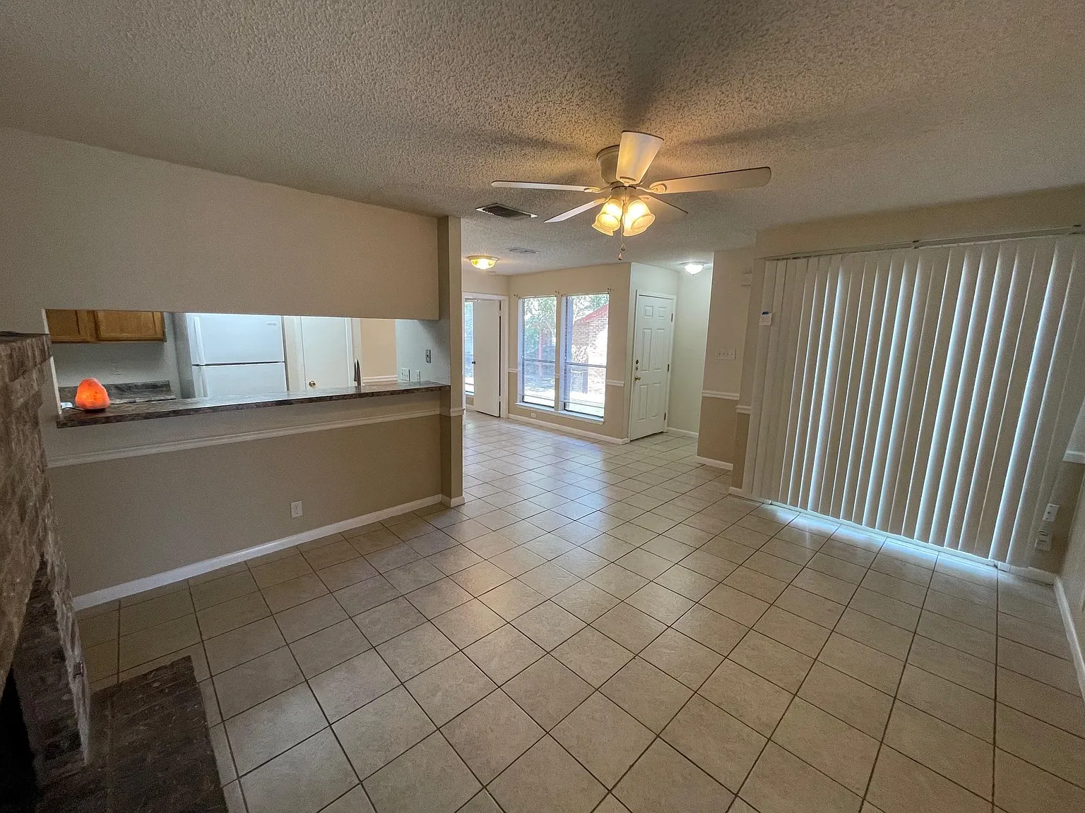 2 bed, 2.0 bath, 1874 sqft, $1,325 — Photo 4