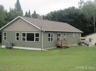 N7077 Indiantown Rd, Munising, MI 49862