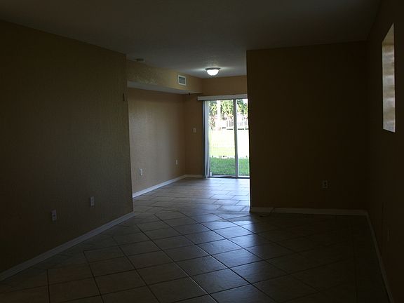 2nd image of 905 NE 34th Ave Unit 104