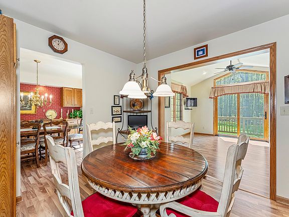 4th image of 9265 Black Pine Ln