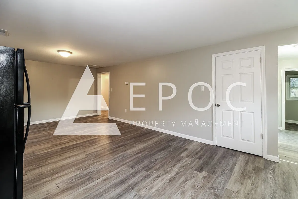 7629 Brisbane Dr — Photo 2