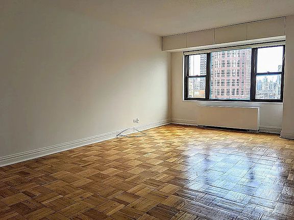 3rd image of 20 W 64th St APT 15M