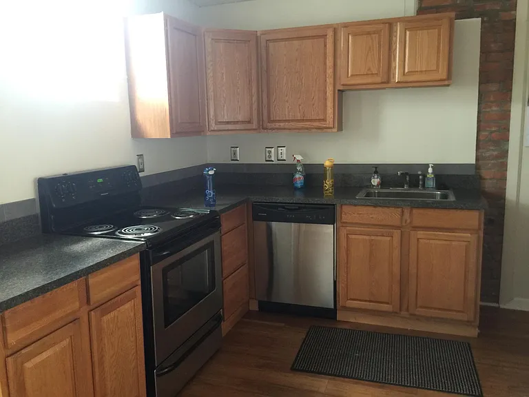 1020 Highland St — Photo 4
