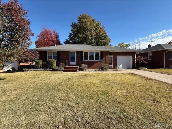 641 Leslie Ave, Wood River, IL 62095