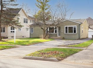 635 N Main St, Naperville, IL 60563