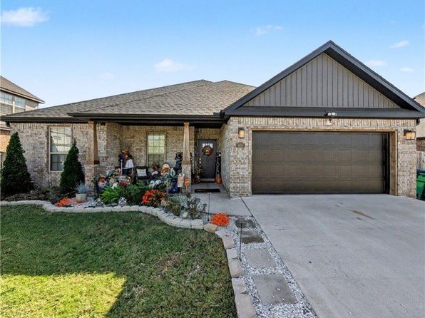 921 Ashmore Landing Loop