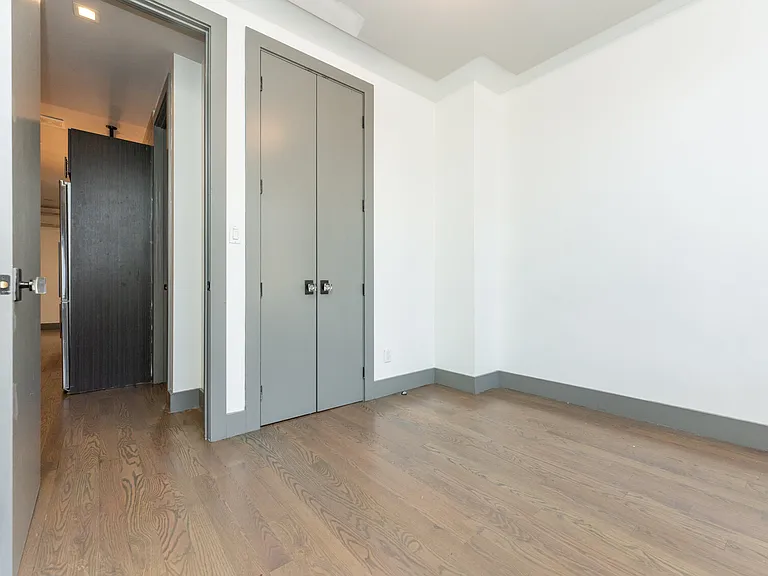 1649 Summerfield St #3C — Photo 4