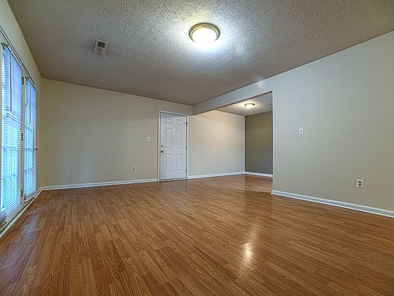 2nd image of 118 Edgewood Dr #22