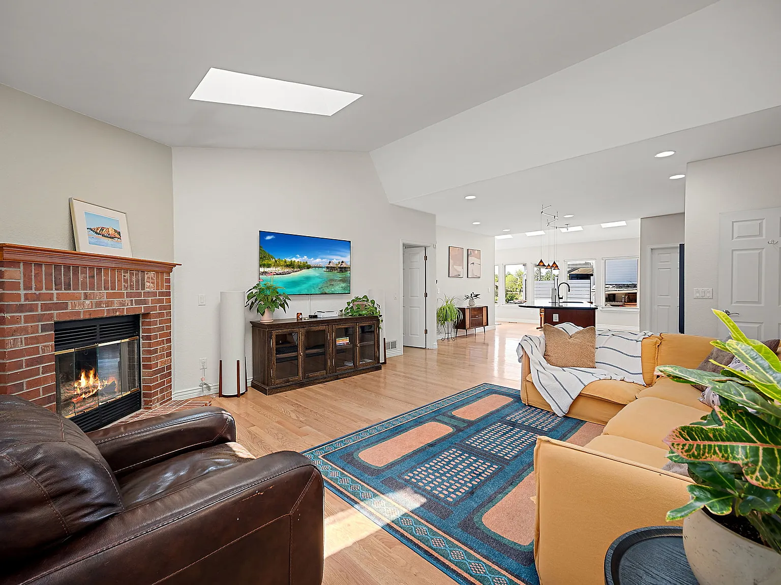 4 bed, 2815 sqft, $3,500 — Photo 3