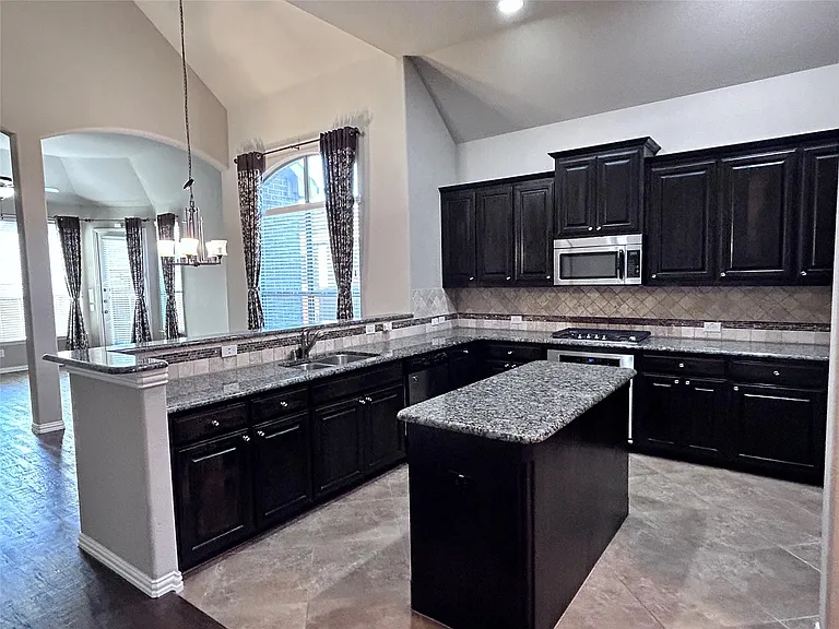 902 Panther Ln — Photo 14
