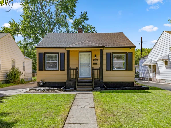 19130 Woodcrest St, Harper Woods, MI 48225
