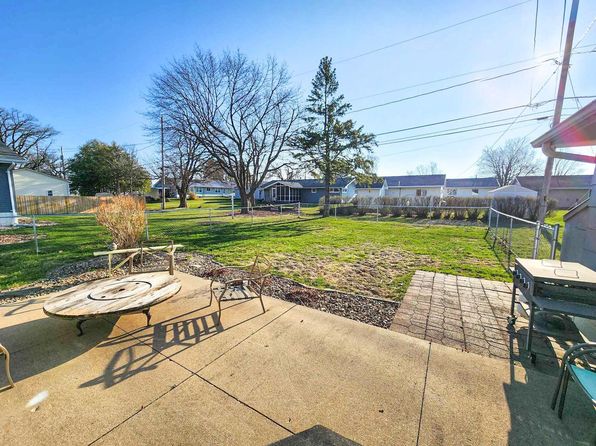 1031 New St, Manchester, IA 52057