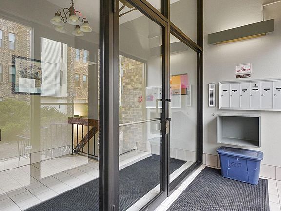 4th image of 2013 Country Club Dr APT 2