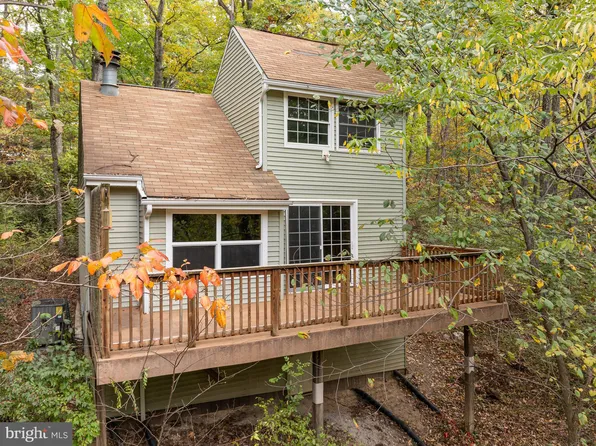 289 Crowfoot Ln, Gerrardstown, WV 25420