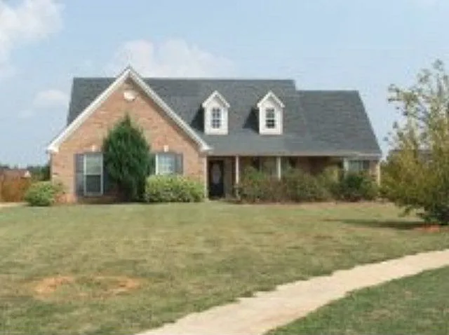 1010 Pearl Way photo 1