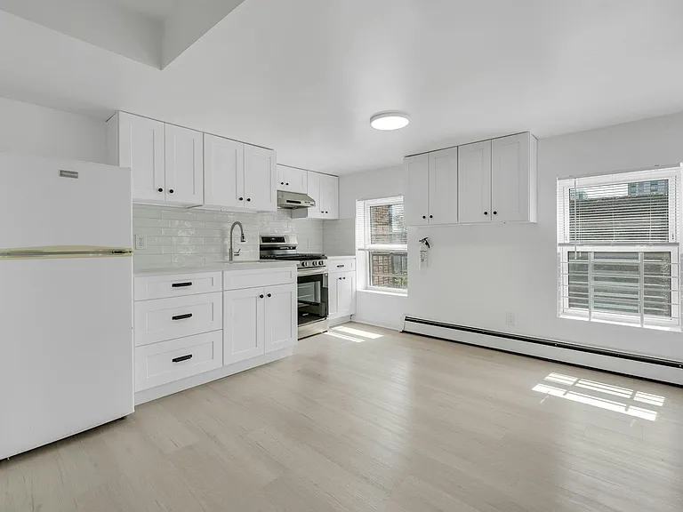 65 Saint Pauls Ave #3 — Photo 6
