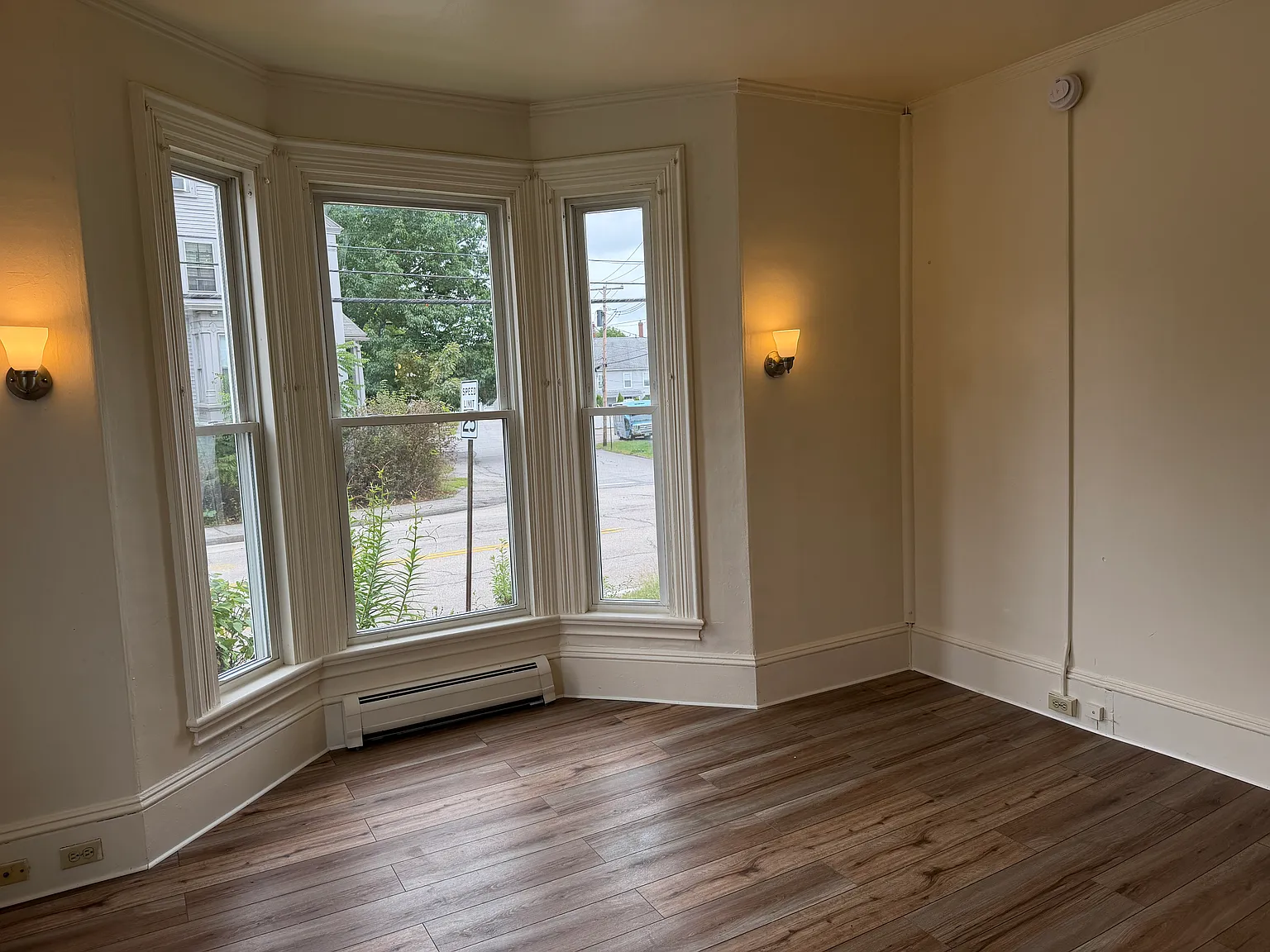 Studio, 300 sqft, $1,300 — Photo 2