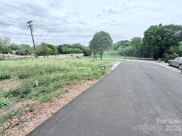 304 Elizabeth Dr, Gastonia, NC 28052