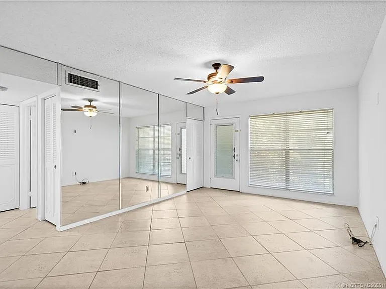 2118 SE Edler Dr #B — Photo 5