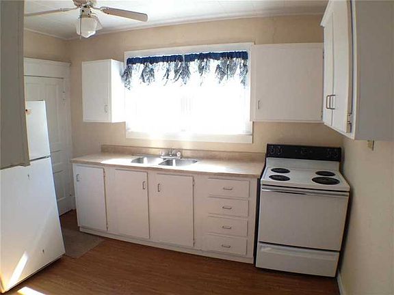 5th image of 1421 S Elm St