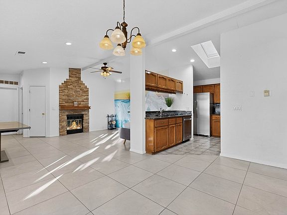 5th image of 10520 Griffith Park Dr NE
