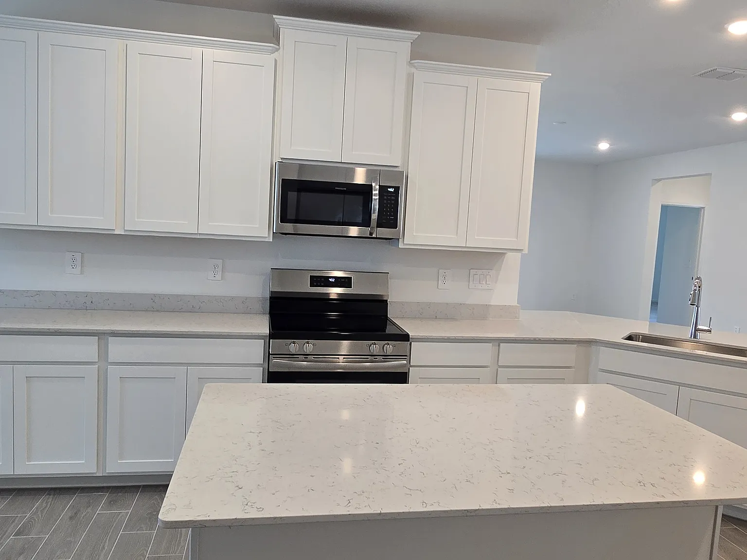 4 bed, 2267 sqft, $2,395 — Photo 2