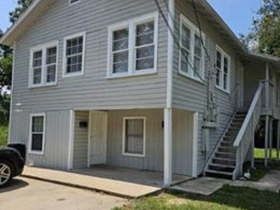 1st image of 416 W Belton Ave