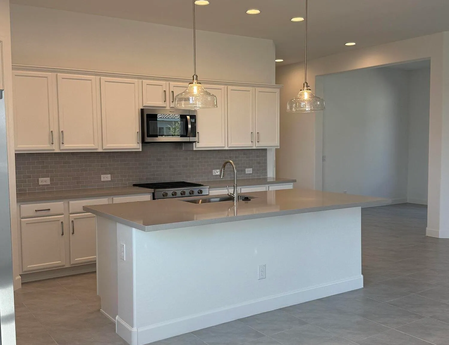 3 bed, 2050 sqft, $2,400 — Photo 4
