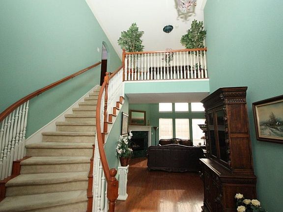 2nd image of 1305 Meadow Cove Ct
