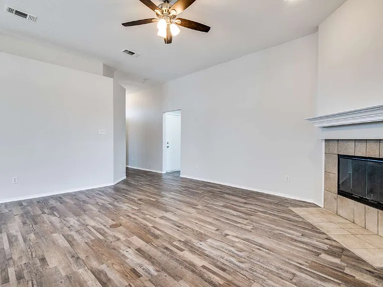 3111 Ponds Edge Trl — Photo 5
