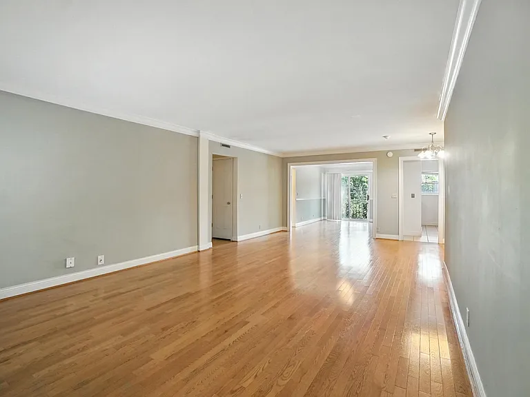 2270 Madison Rd #1B — Photo 6