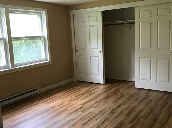 15 Candlelight Ter, White River Junction, VT 05001