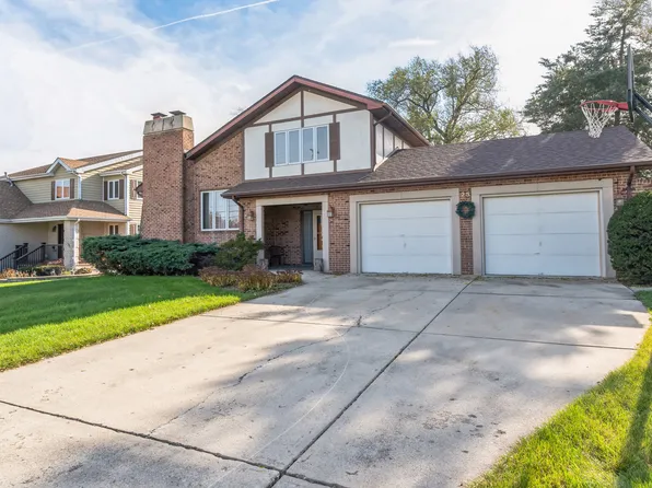 25 E 59th St, Westmont, IL 60559