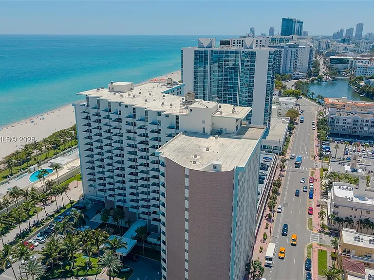 2899 Collins Ave #1422 — Photo 26