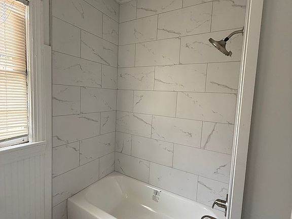 4th image of 213 Wilson St NE APT 2