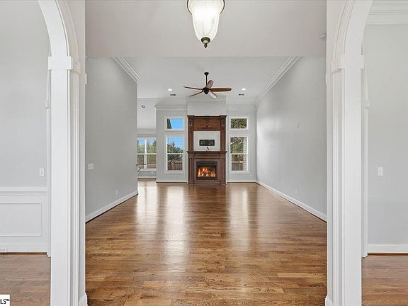 4th image of 216 Kilburn Ln