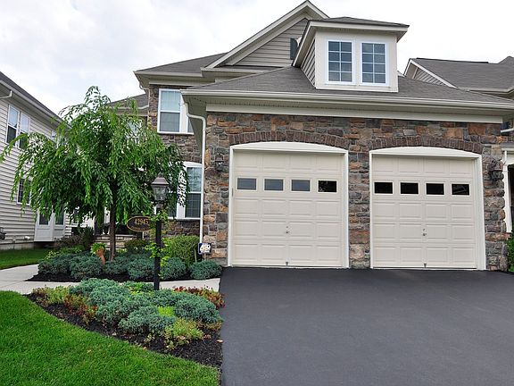 3rd image of 42945 Thornblade Cir