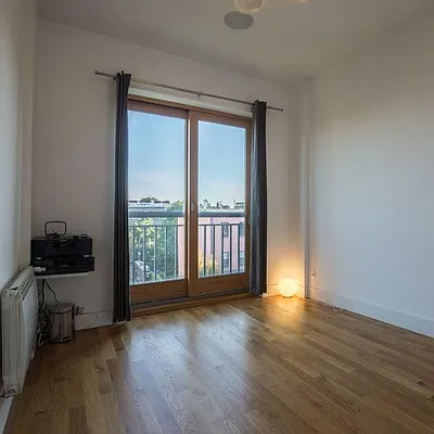 Rented by Nooklyn NYC LLC | media 41