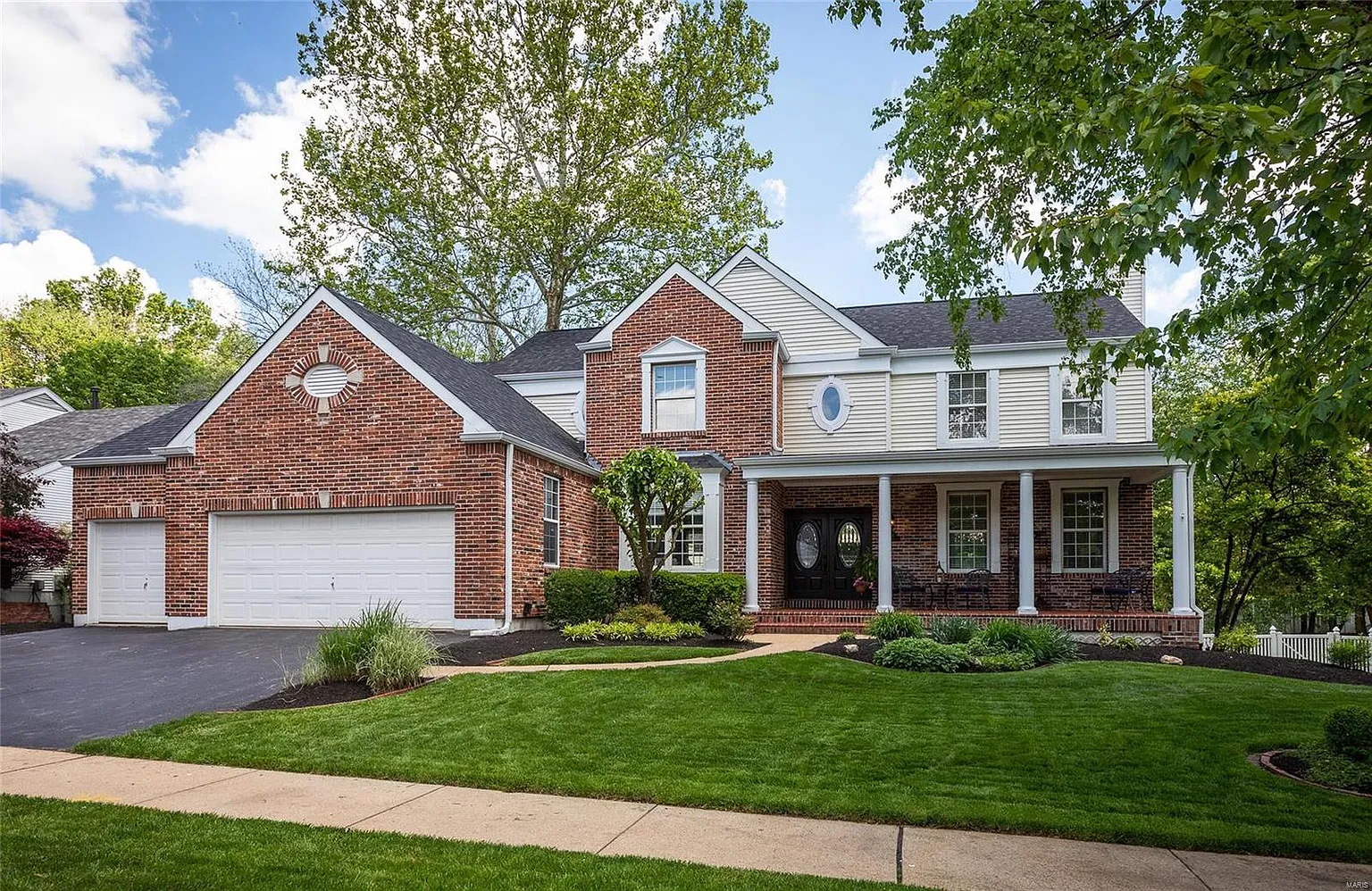 246 Dickens Farm Ln photo 1