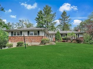 1 Briar Ct, Chestnut Ridge, NY 10977