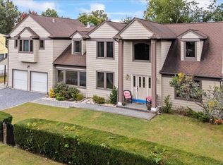 21 Orian Pl, Glen Cove, NY