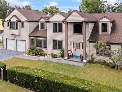 21 Orian Place, Glen Cove, NY, 11542