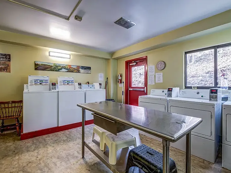 Sullivan Terrace Apartments — Photo 20