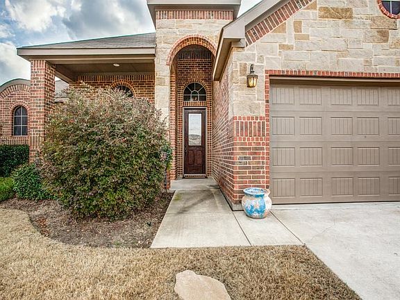 3rd image of 124 Manor Ln