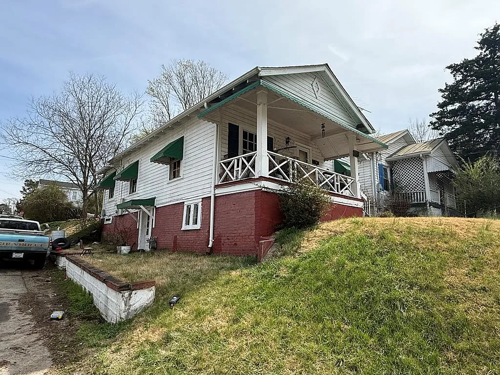 1240 Myrtle Ave photo 1