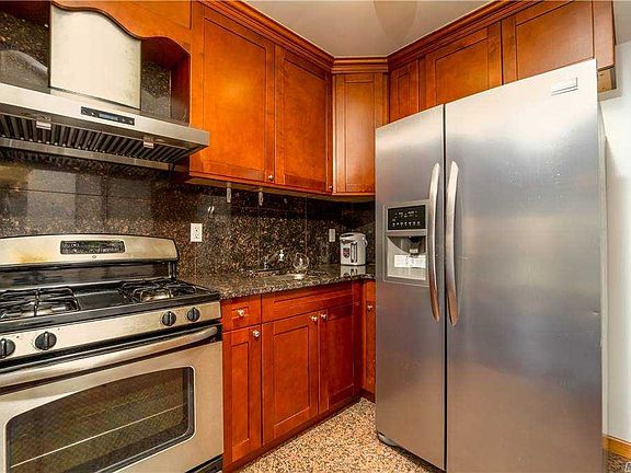 4th image of 14118 Cherry Ave APT 4D
