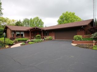 1935 Valley View Dr, Belvidere, IL 61008