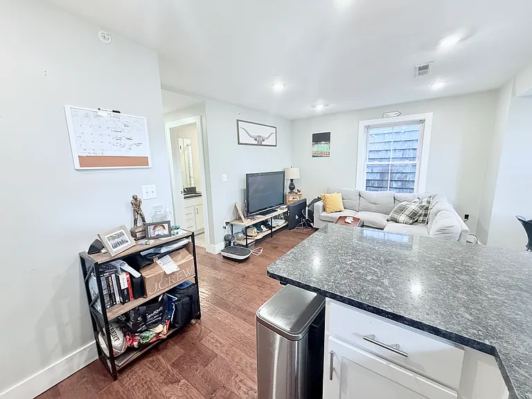 18 Atlantic St #4 — Photo 6