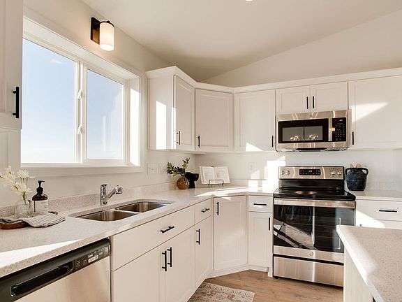 5th image of 1186 Marlys Dr W