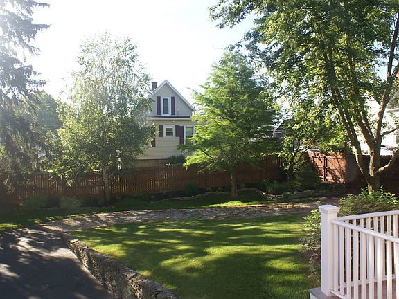5th image of 402 N Vine St